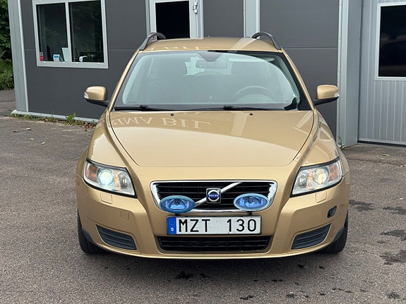 Volvo V50 2 of 5