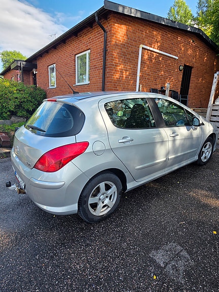 Peugeot 308 2 of 10