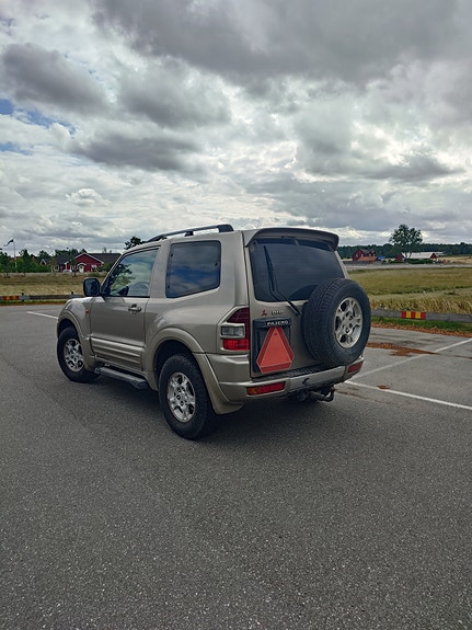 Mitsubishi Pajero 6 of 7