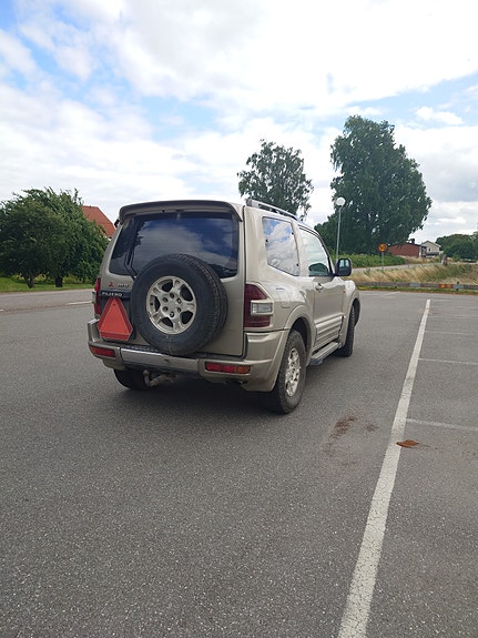 Mitsubishi Pajero 5 of 7