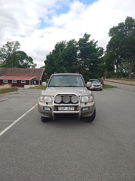Mitsubishi Pajero 2 of 7