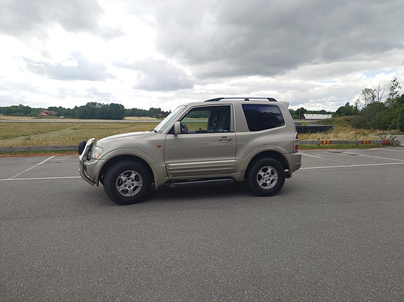 Mitsubishi Pajero 7 of 7