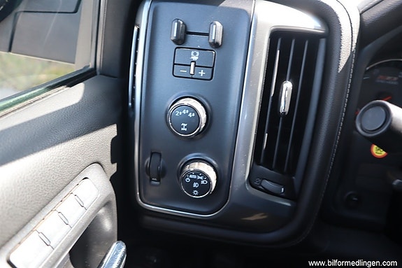 Chevrolet Silverado 13 of 24