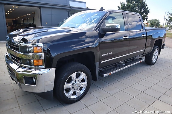 Chevrolet Silverado 2 of 24