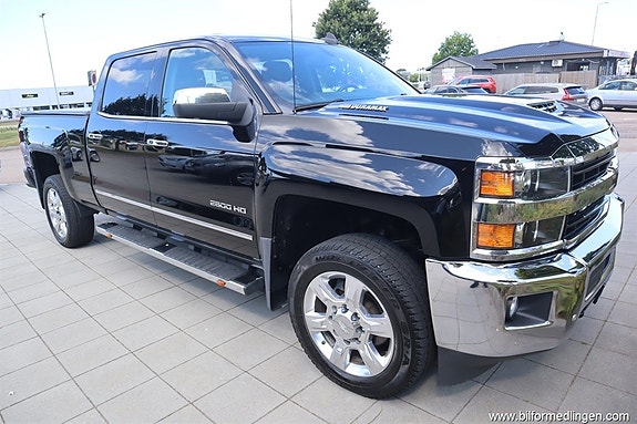 Chevrolet Silverado 6 of 24