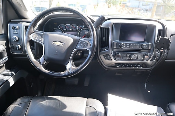Chevrolet Silverado 3 of 24