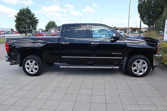 Chevrolet Silverado 7 of 24