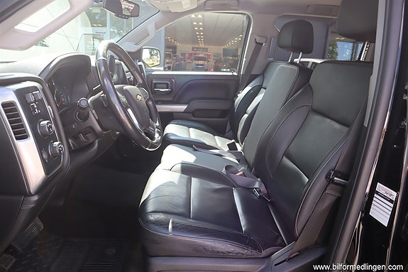 Chevrolet Silverado 4 of 24