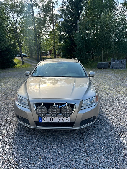 Volvo V70 4 of 5
