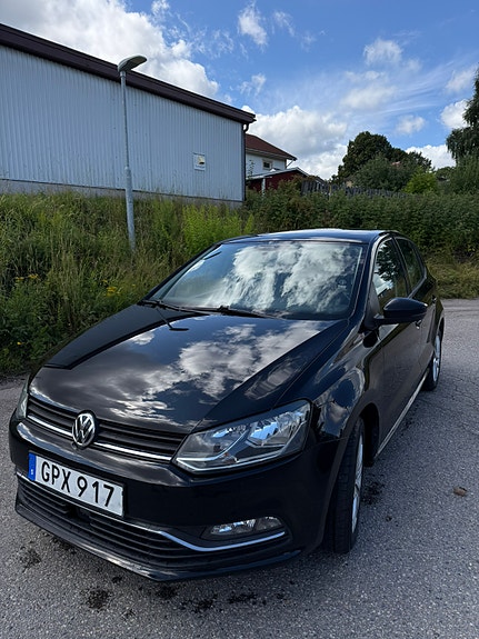 Volkswagen Polo 2 of 5