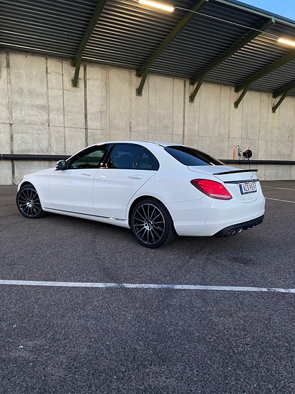 Mercedes-Benz C220 d 4 of 5