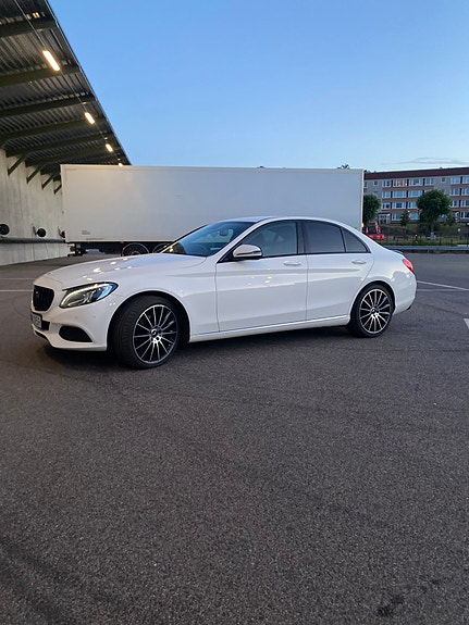 Mercedes-Benz C220 d 3 of 5