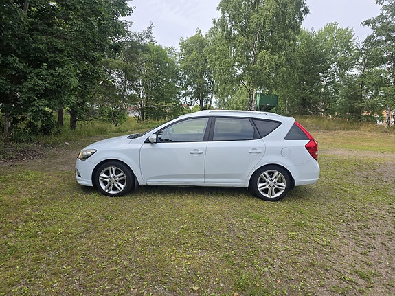 Kia Ceed 2 of 5