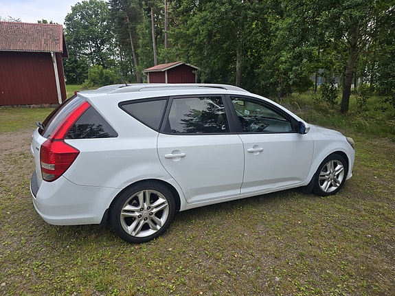 Kia Ceed 3 of 5