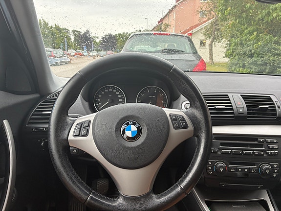 BMW 120i 4 of 5
