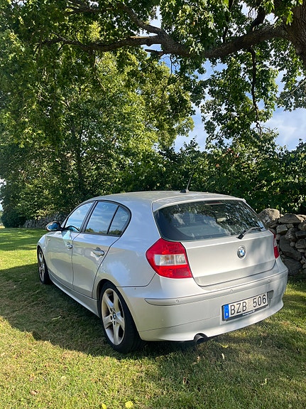 BMW 120i 2 of 5