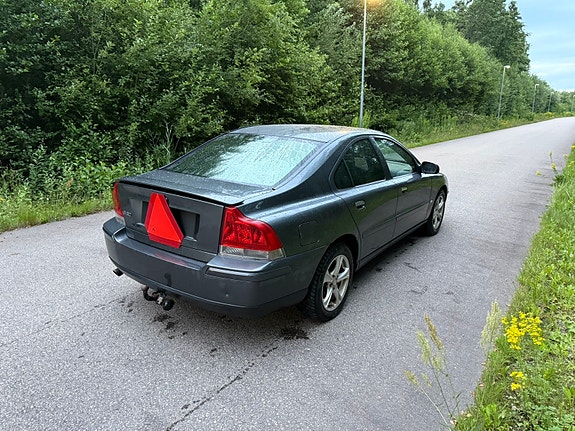 Volvo S60 3 of 5