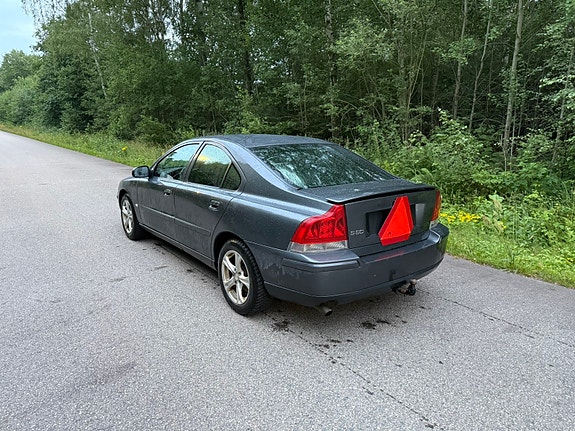 Volvo S60 2 of 5