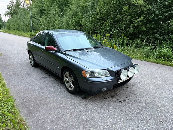 Volvo S60 4 of 5