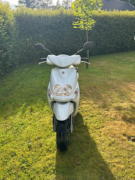 Yamaha NEOS 4 2 of 5