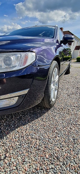 Volvo V70 2 of 5