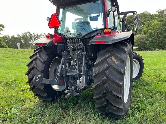 Valtra A 134 2 of 8
