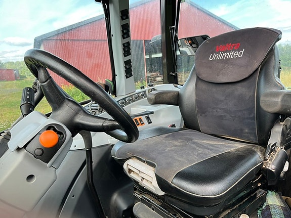 Valtra A 134 3 of 8
