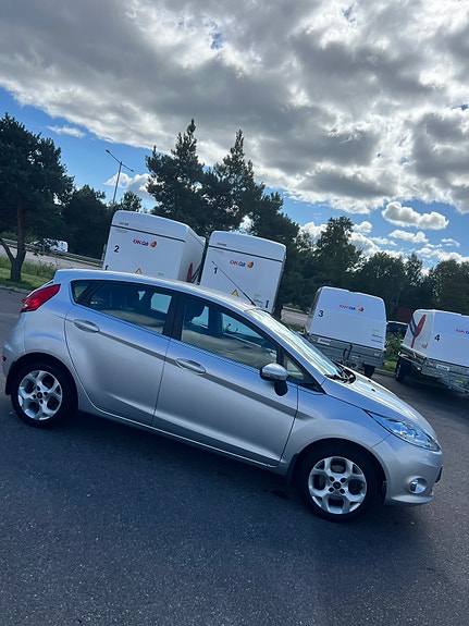 Ford Fiesta 4 of 5