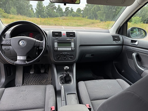 Volkswagen Golf V 2 of 5