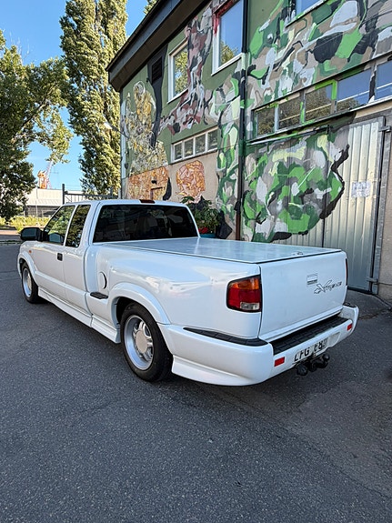 Chevrolet S-10 2 of 8
