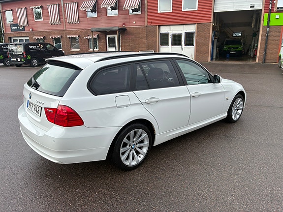 BMW 320d 2 of 5