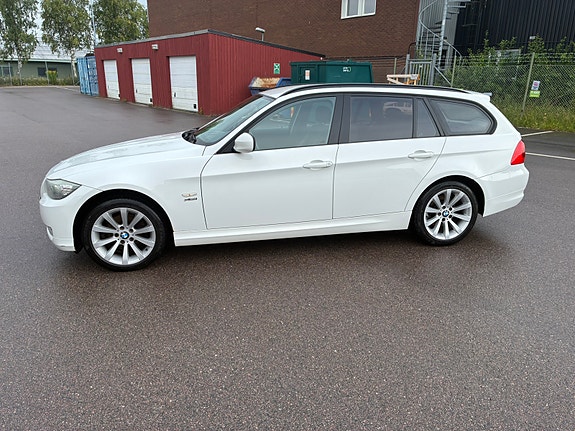 BMW 320d 4 of 5