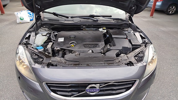 Volvo V40 4 of 11