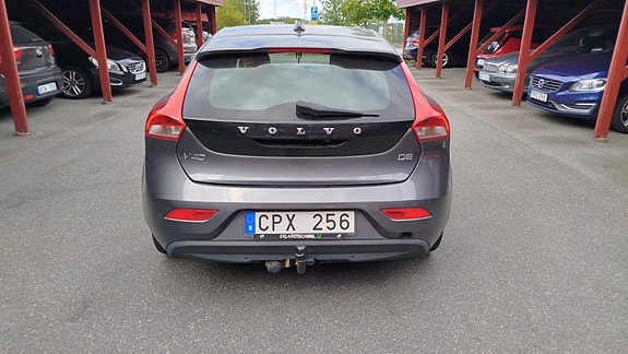 Volvo V40 2 of 11