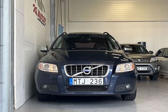 Volvo V70 3 of 5