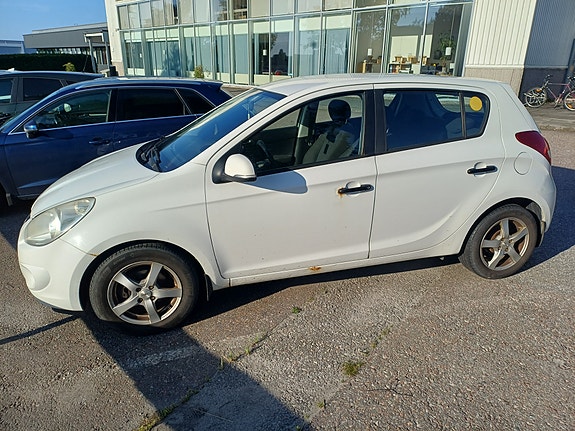 Hyundai i20 2 of 6