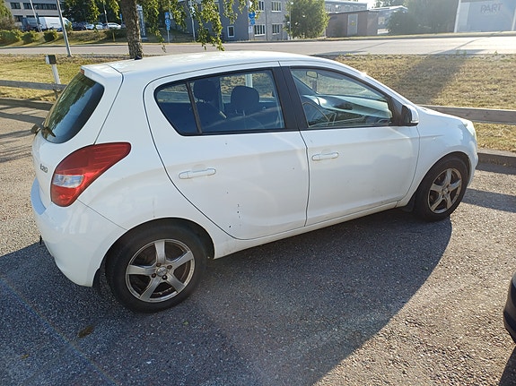 Hyundai i20 3 of 6