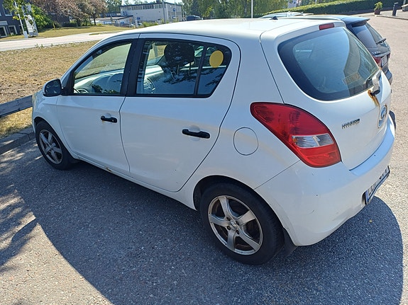 Hyundai i20 4 of 6