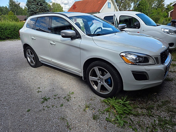 Volvo XC60 2 of 5