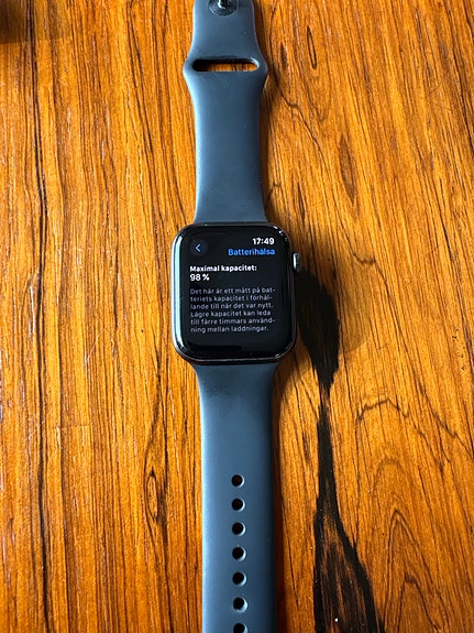 Apple Watch SE (1:a generationen) GPS 44 mm – 98 % batterihälsa – Komplett image 3