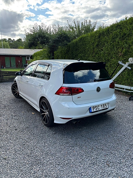 Volkswagen Golf VII 2 of 3