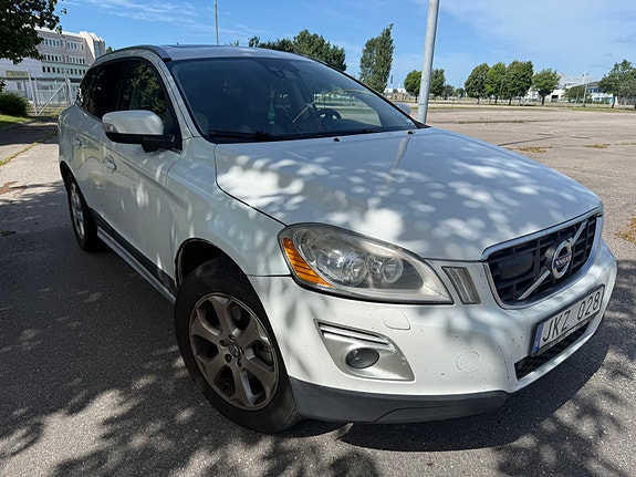 Volvo XC60 2 of 5