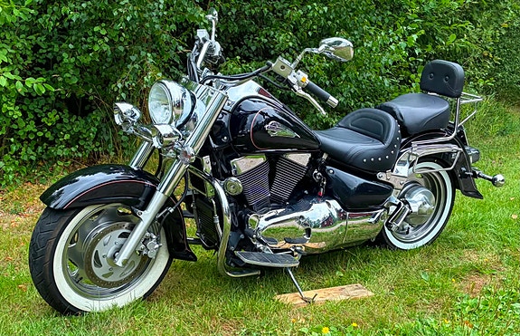 Suzuki VL1500 Intruder 2 of 6