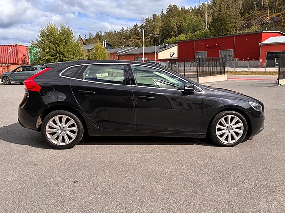 Volvo V40 6 of 22