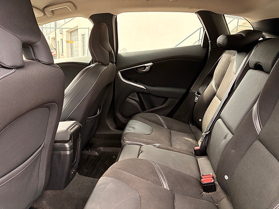 Volvo V40 3 of 22