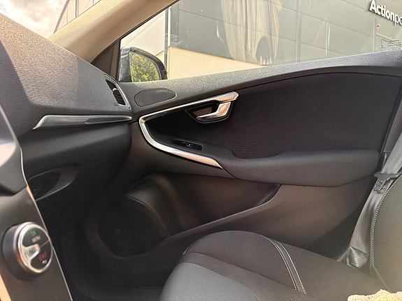 Volvo V40 16 of 22