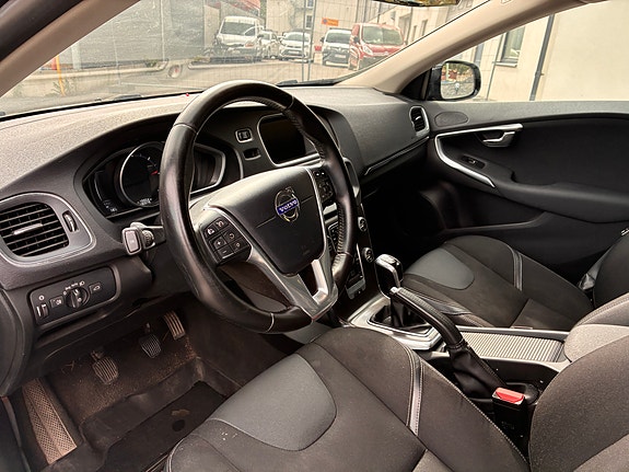 Volvo V40 2 of 22