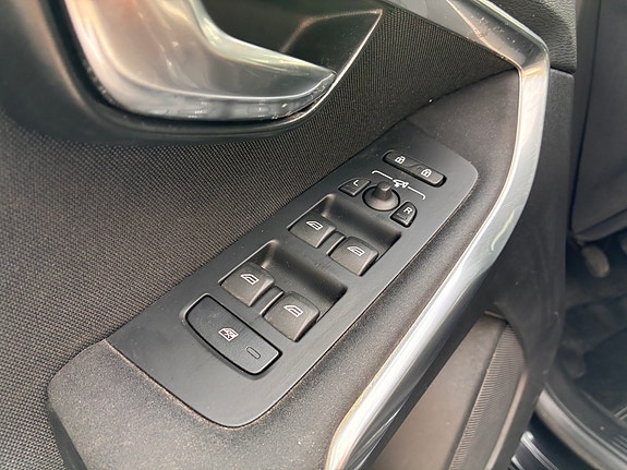 Volvo V40 8 of 22