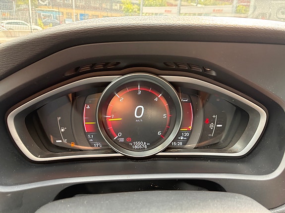 Volvo V40 10 of 22