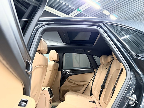 Porsche Macan 23 of 29